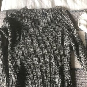 Gap sweater with zippers on the side